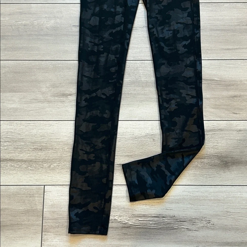 Spanx Faux Leather Matte Black Camo Leggings Style 20185R size XS